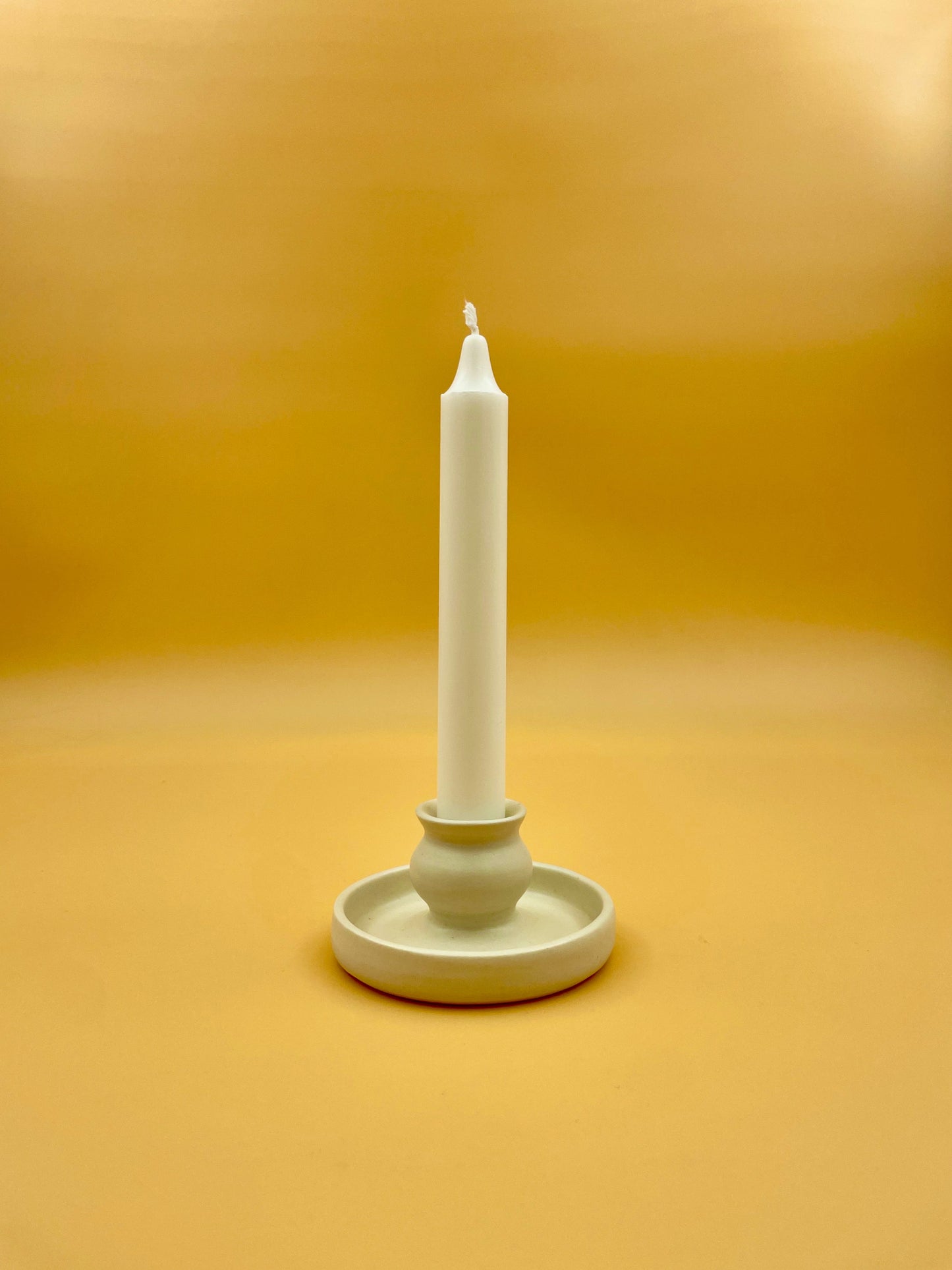 Curvy candle holder