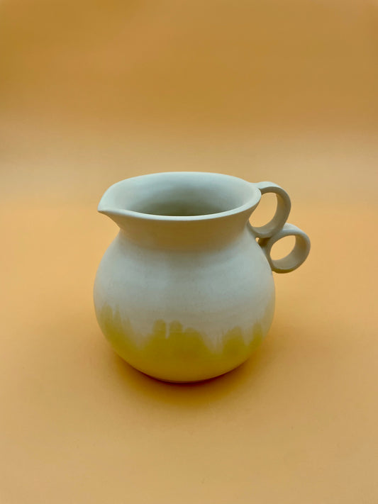 Round-shaped medium vase